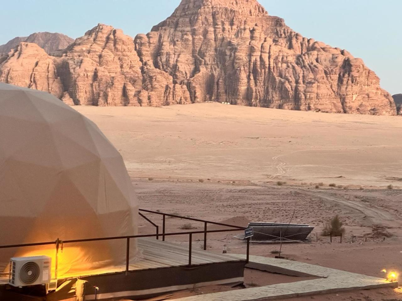 Отель Hasan Zawaideh Luxury Camp 2 Вади-Рам Экстерьер фото