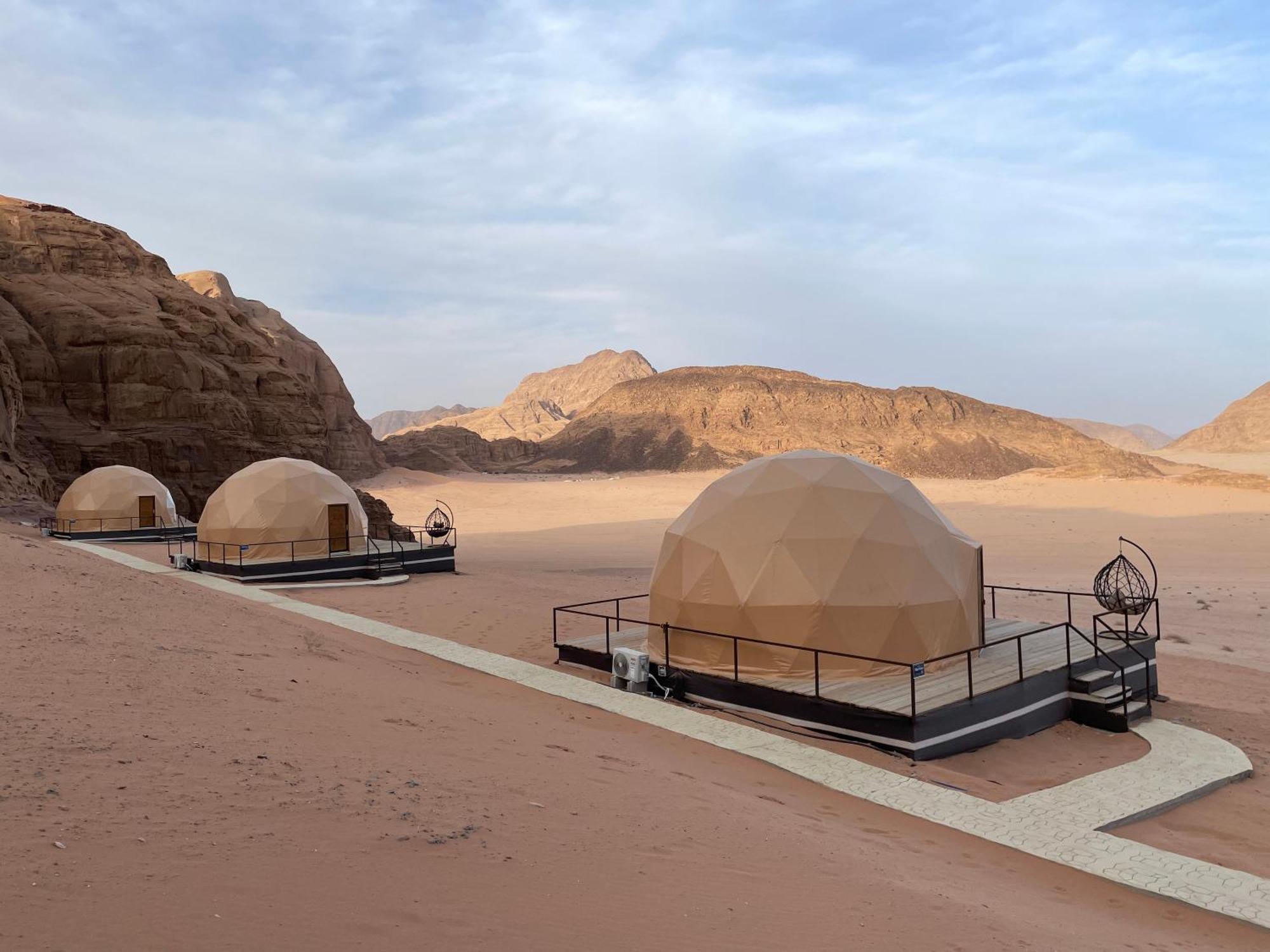 Отель Hasan Zawaideh Luxury Camp 2 Вади-Рам Экстерьер фото