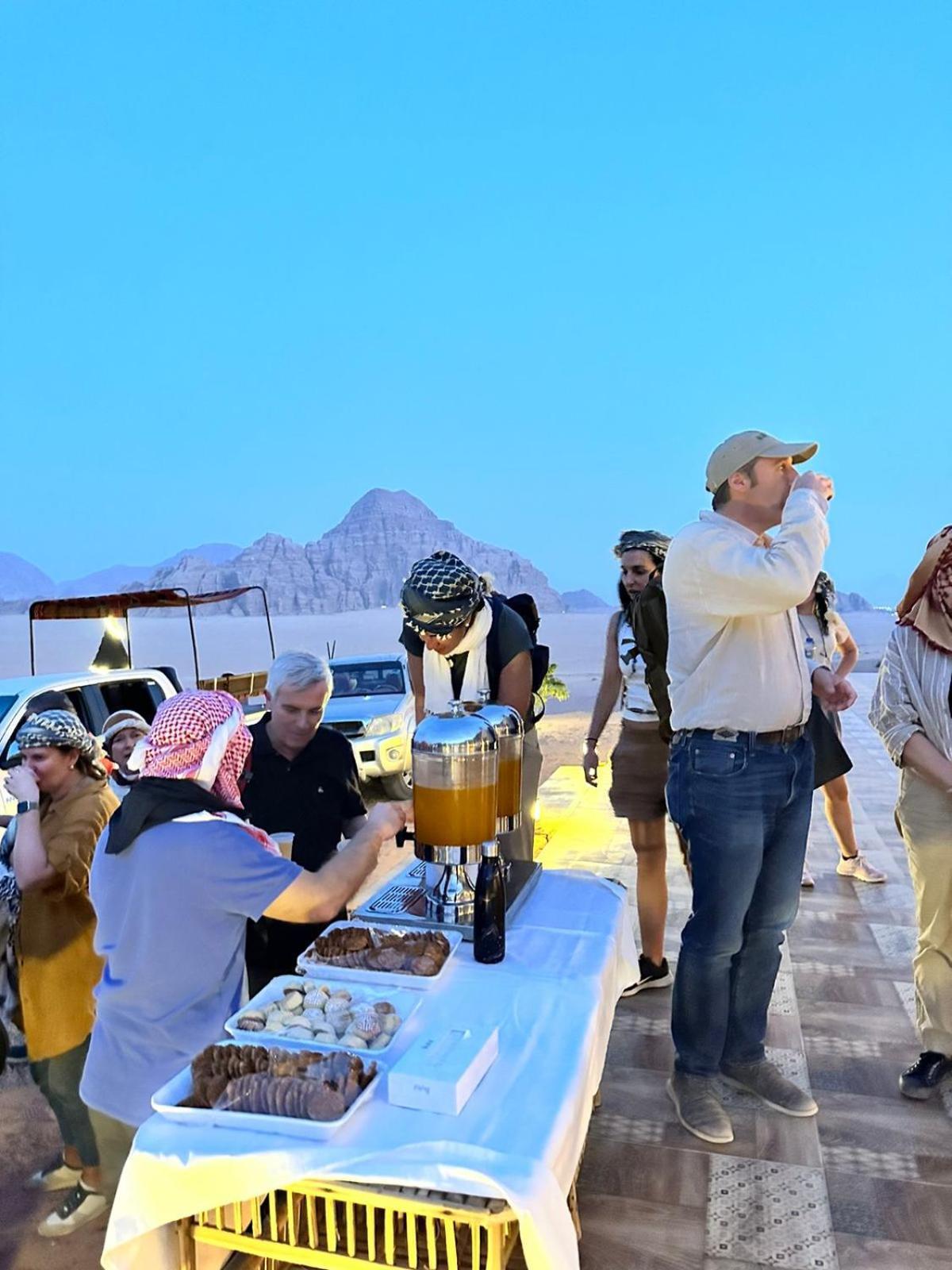 Отель Hasan Zawaideh Luxury Camp 2 Вади-Рам Экстерьер фото